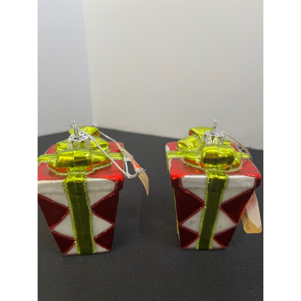 Designer's Excellence Glass Gift Box Christmas Ornaments Set of 2 Red Green 3.5" - Picture 4 of 9